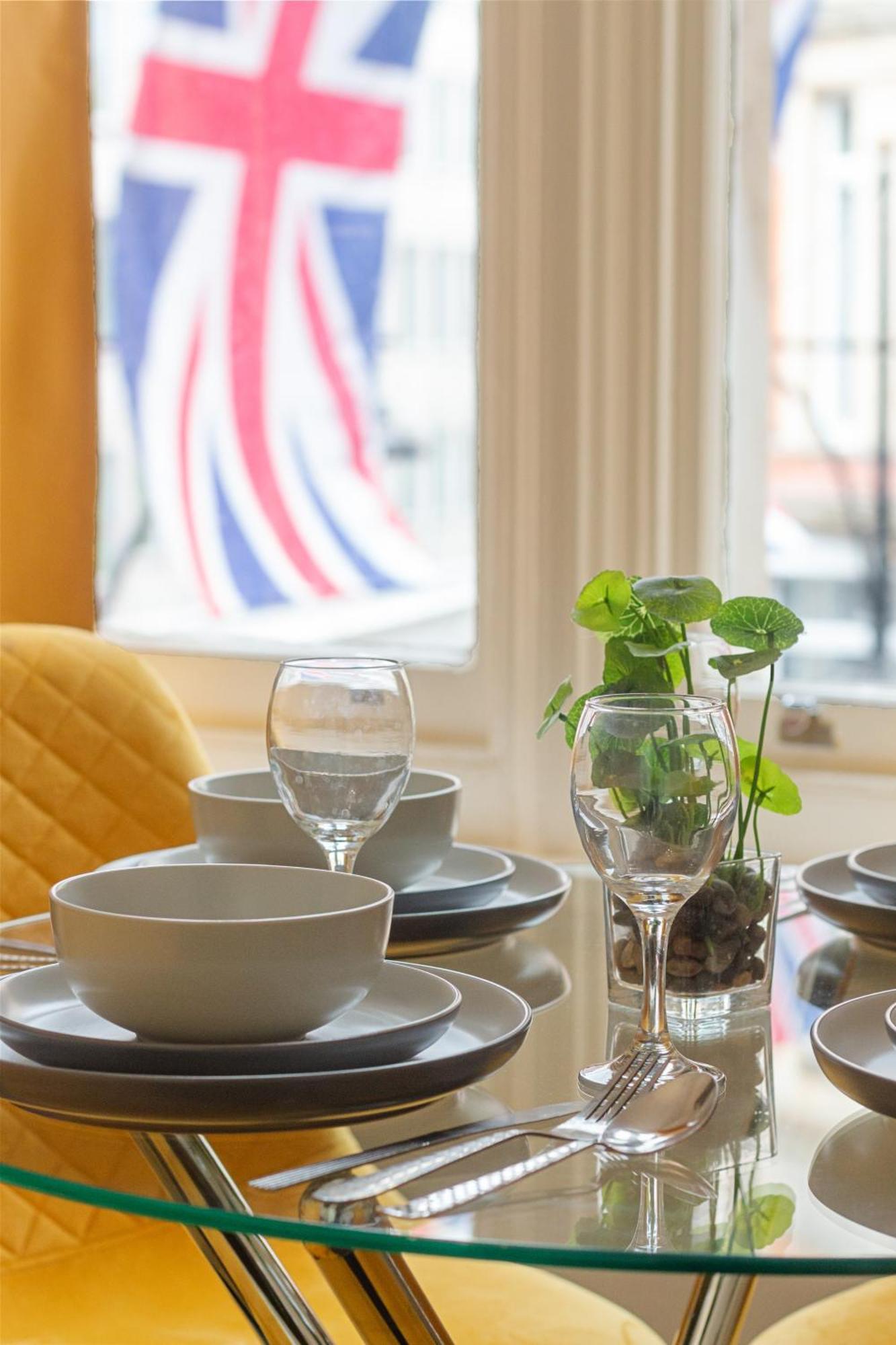 Luxurious On Oxford Street *