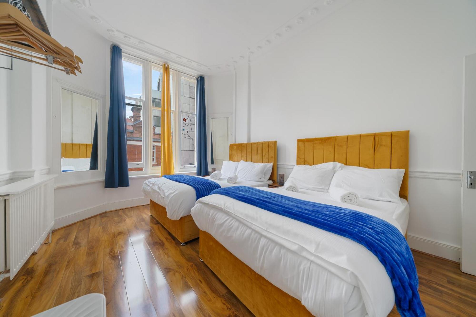Luxurious On Oxford Street Apartment *